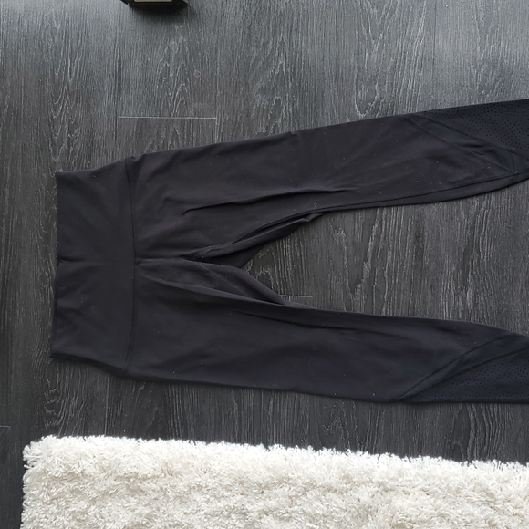 lululemon athletica Pants - Lululemon Black High Rise Cropped Leggings with Mesh Detail